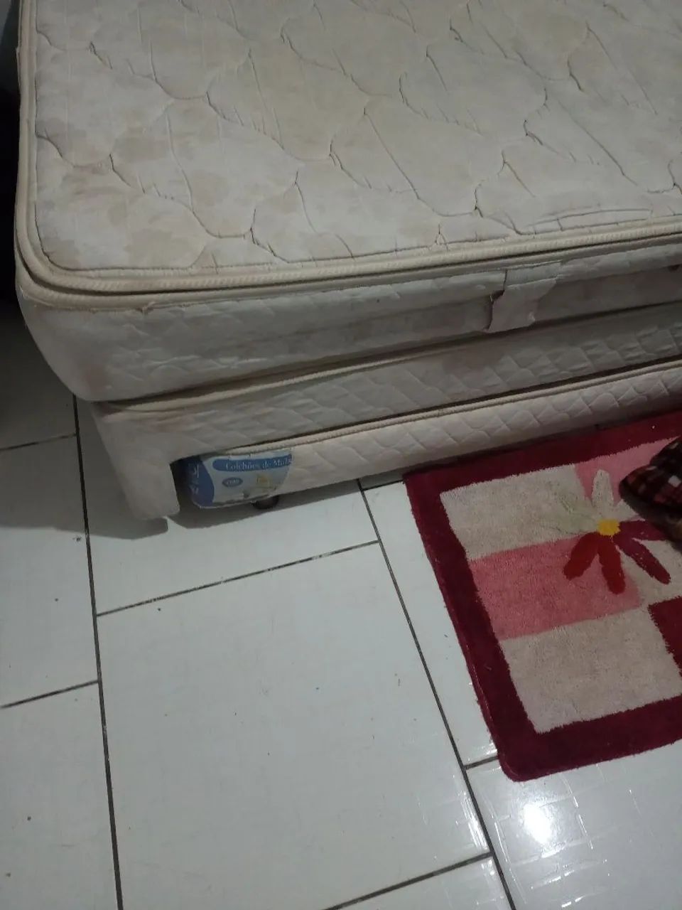 Vendo essa bicama colcha de mola de solteiro valor 150