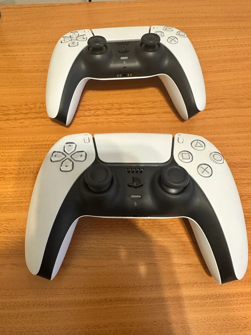 PlayStation 5 com 2 controles e um jogo - Foto 4