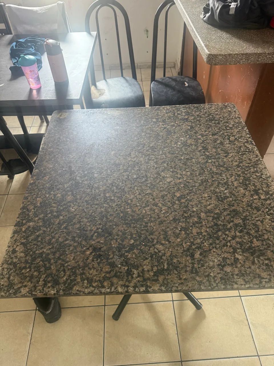 Mesa com quatro cadeiras  - Foto 2