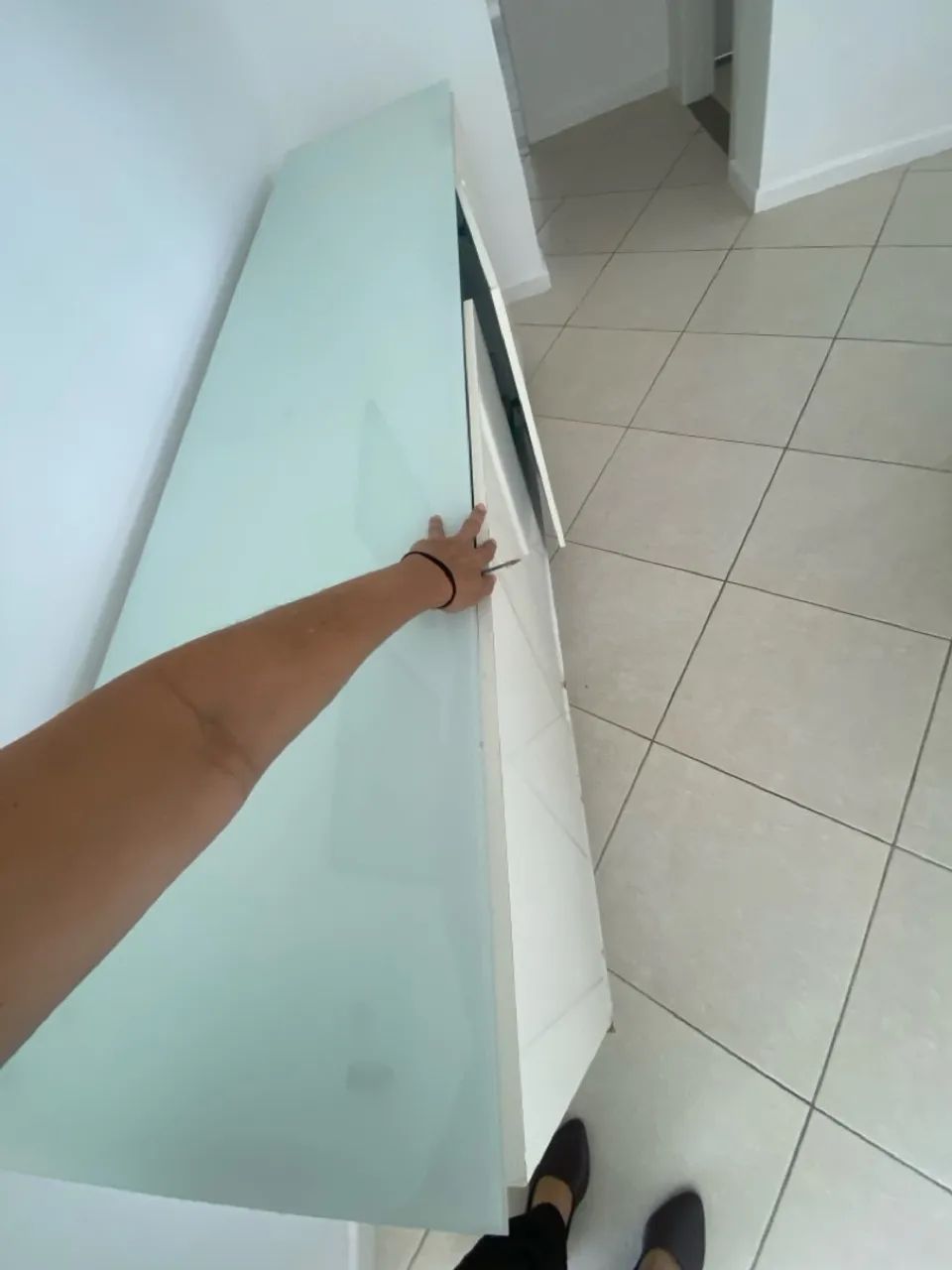 Buffet com tampa de vidro e película branca - Foto 3