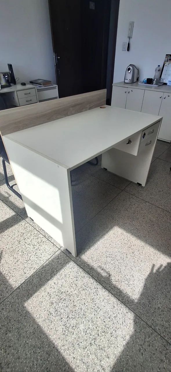 Mesa e cadeiras de escritório  - Foto 2