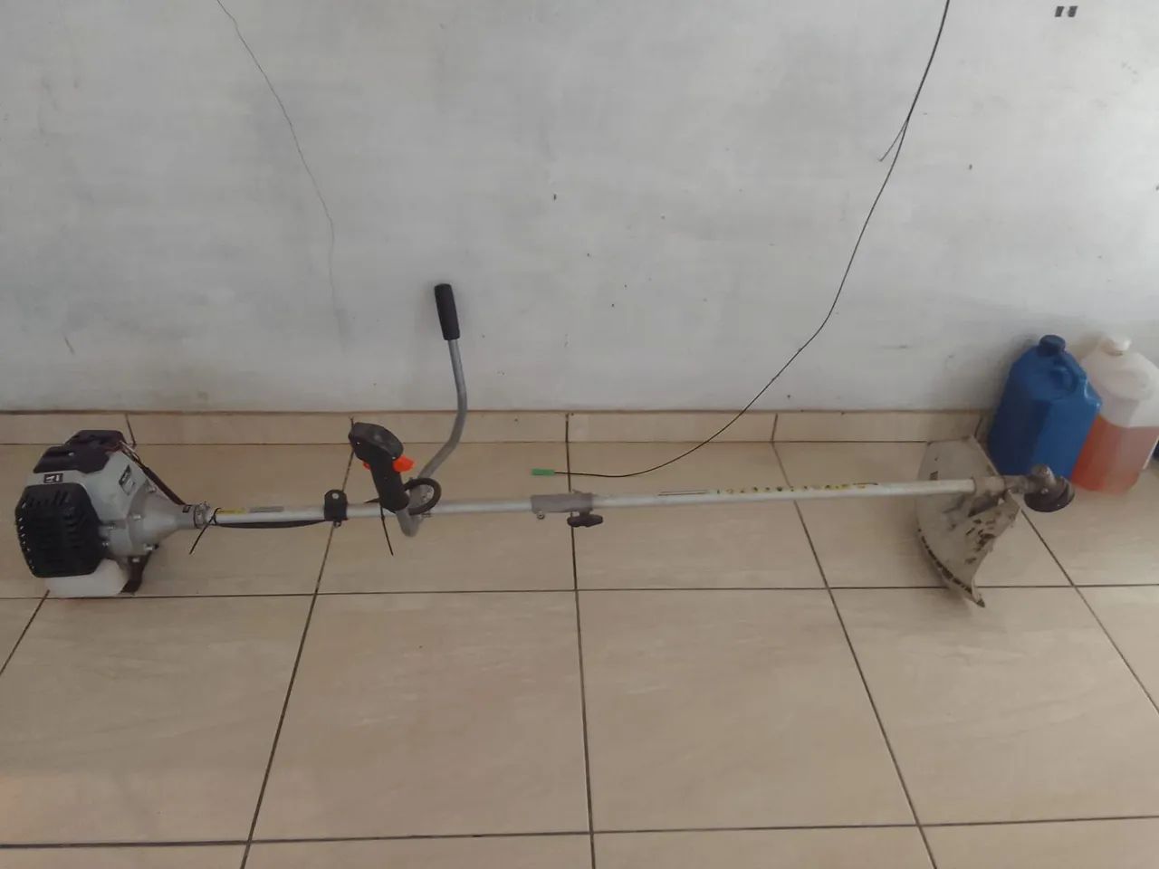 Vende-se Roçadeira Nova - Foto 2