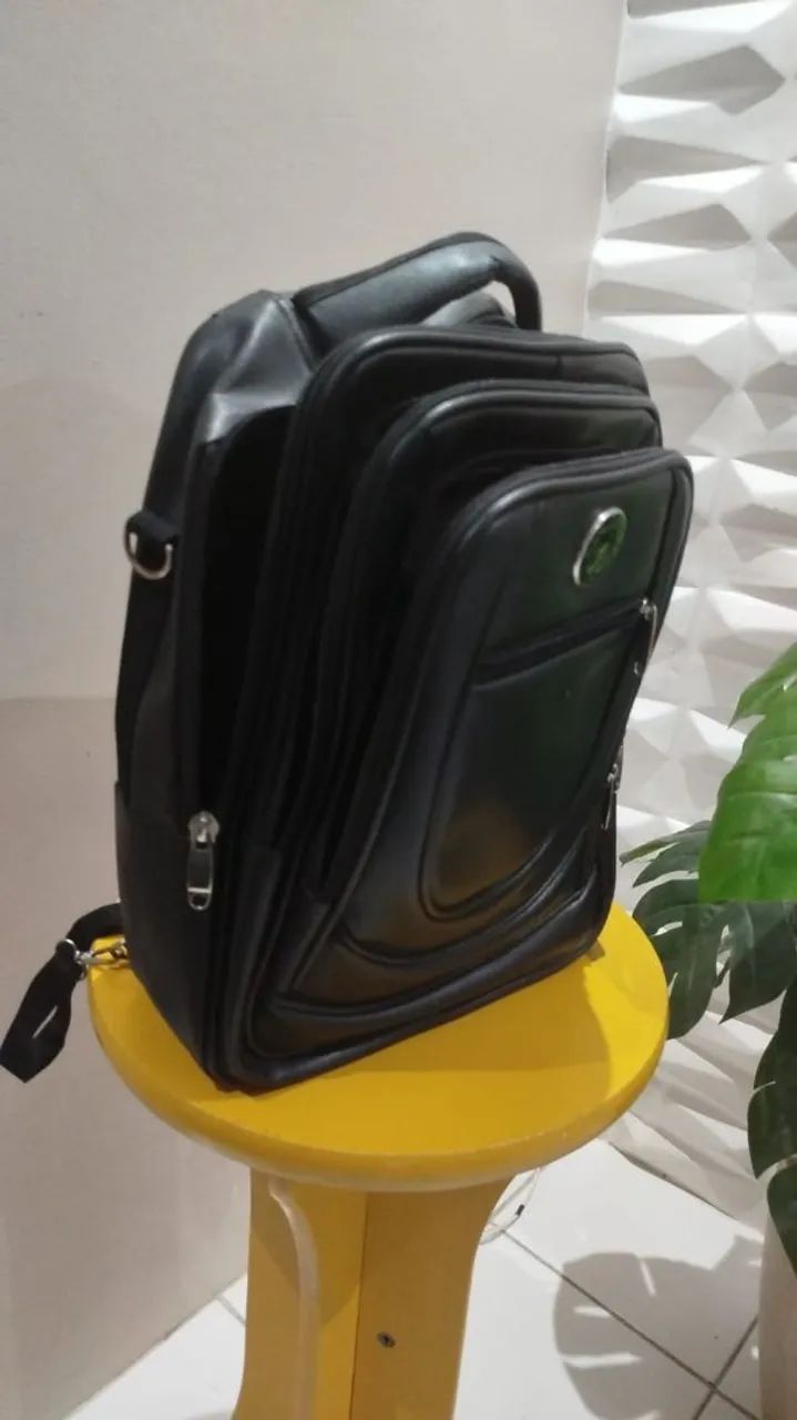Mochila preta em boas condições  - Foto 2