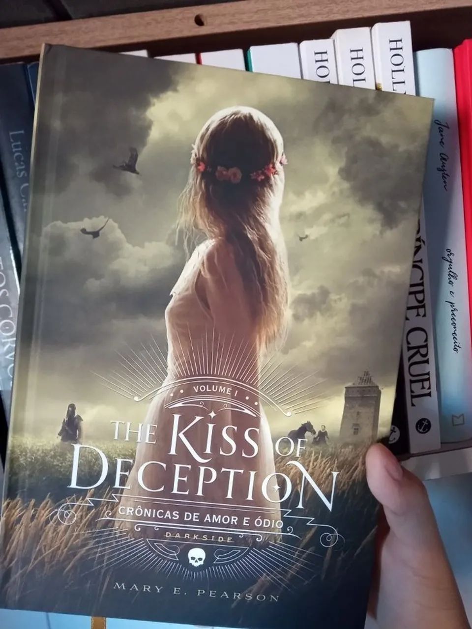 livro the kiss of deception 