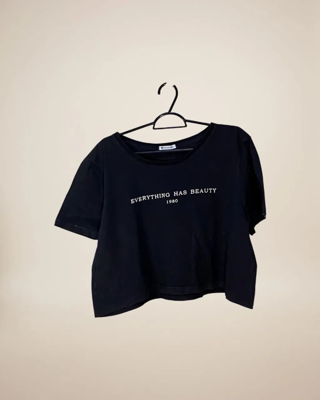 Camiseta cropped estampada preta tam GG - Foto 3