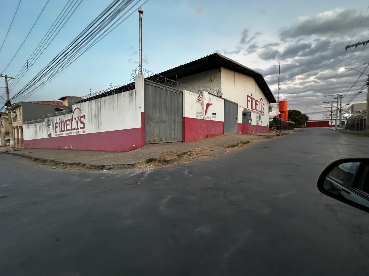 GALPÃO EMPRESARIAL 840m COM DOCA, DEPÓSITOS, 7 SALAS E ÁREA EXTERNA - Foto 2