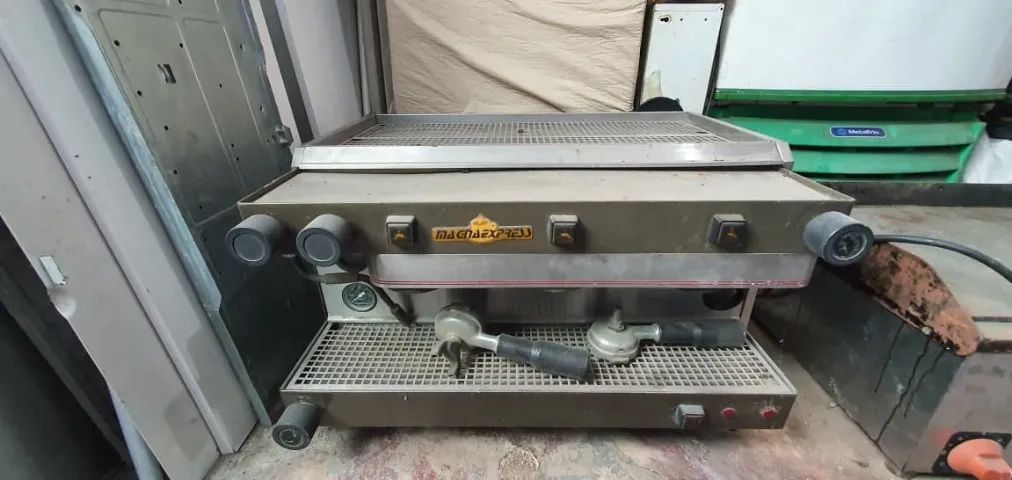 Máquina de café (com defeito)