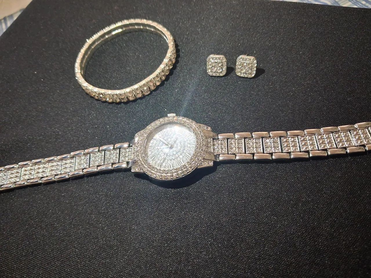 Conjunto Relógio pulseira e brincos  - Foto 2