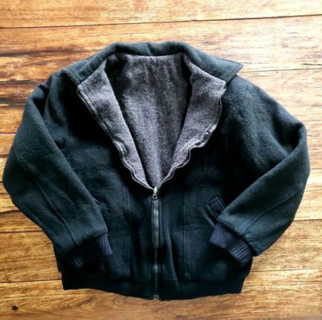 Jaqueta lã  reversível,  cinza e preta , veste GG, modelo bomber, peça impecável,  ideal  - Foto 4