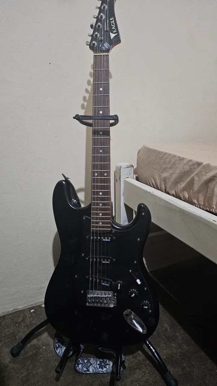Guitarra eagle stm-771 stratocaster 