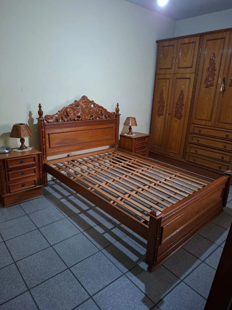 Jogo de quarto de madeira maciça completo 