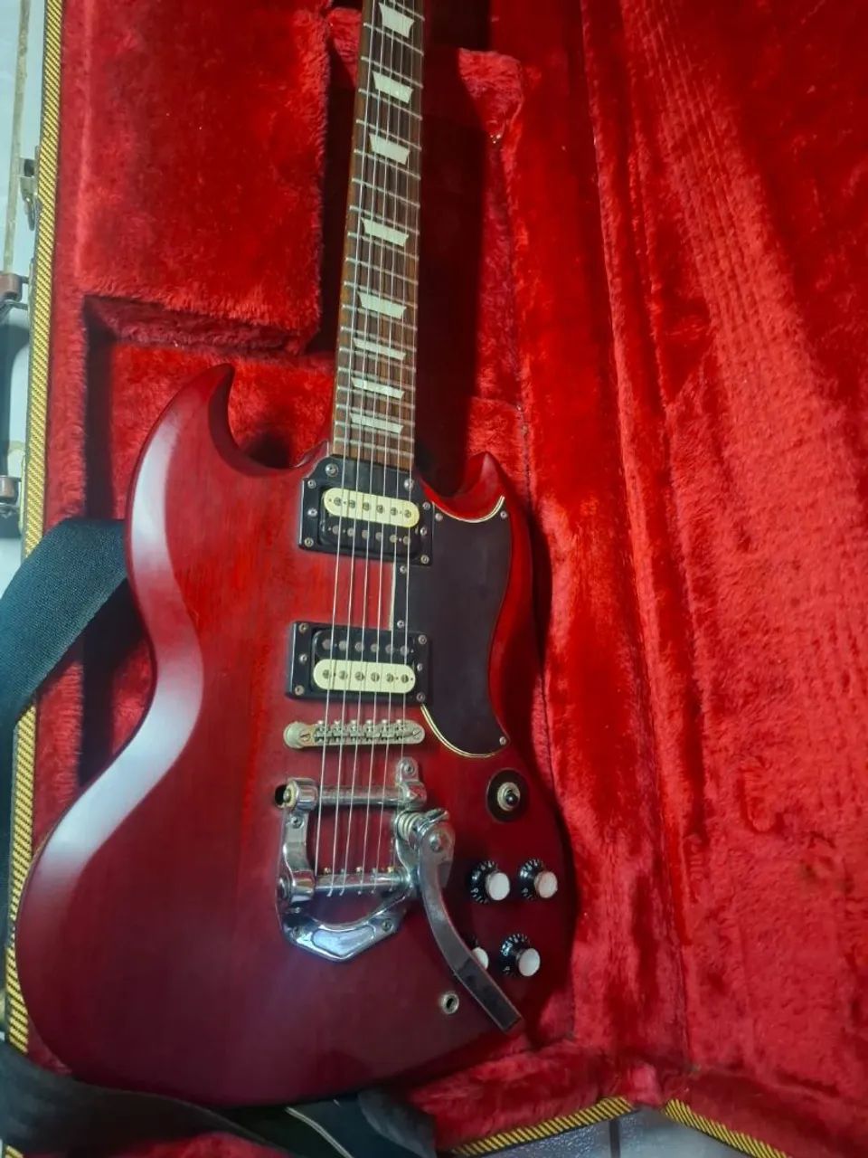 Guitarra Epiphone SG G 400 pro com case tagima 
