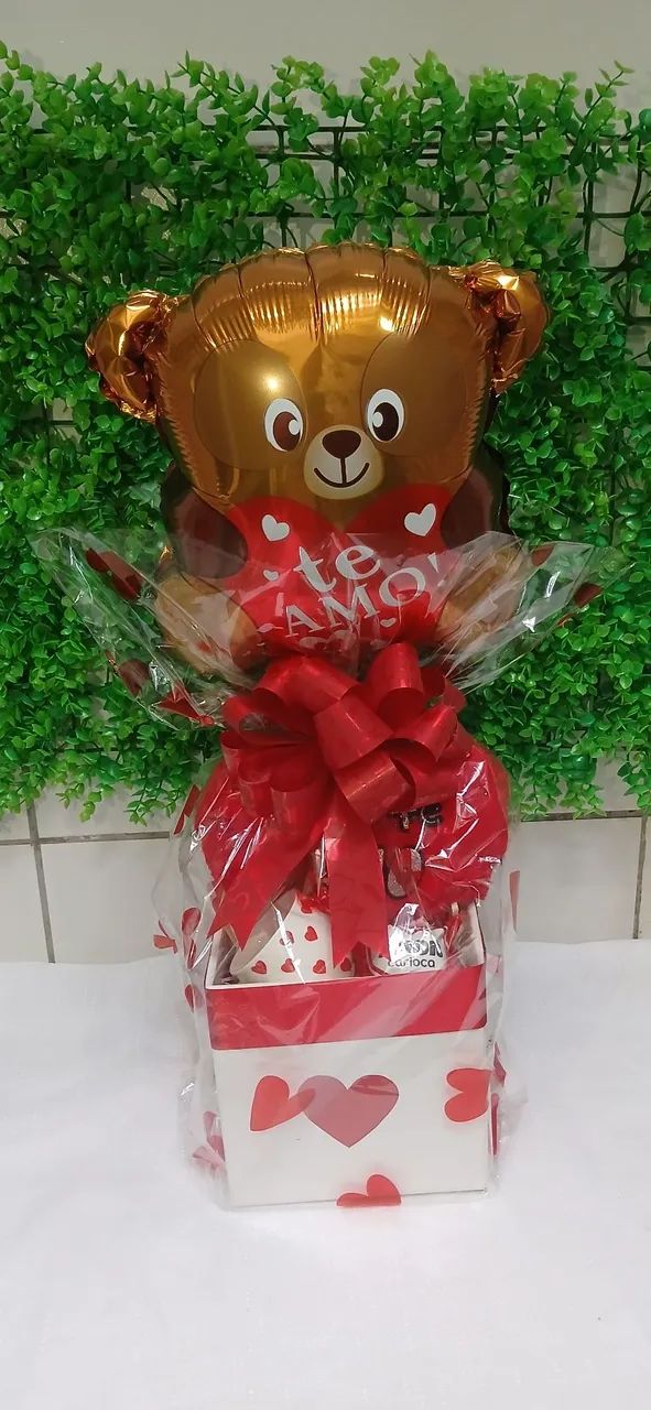 Cesta Box Romântica Com  Coração de Pelúcia Mini Caneca  Chocolates Balão e Mensagem.  - Foto 2