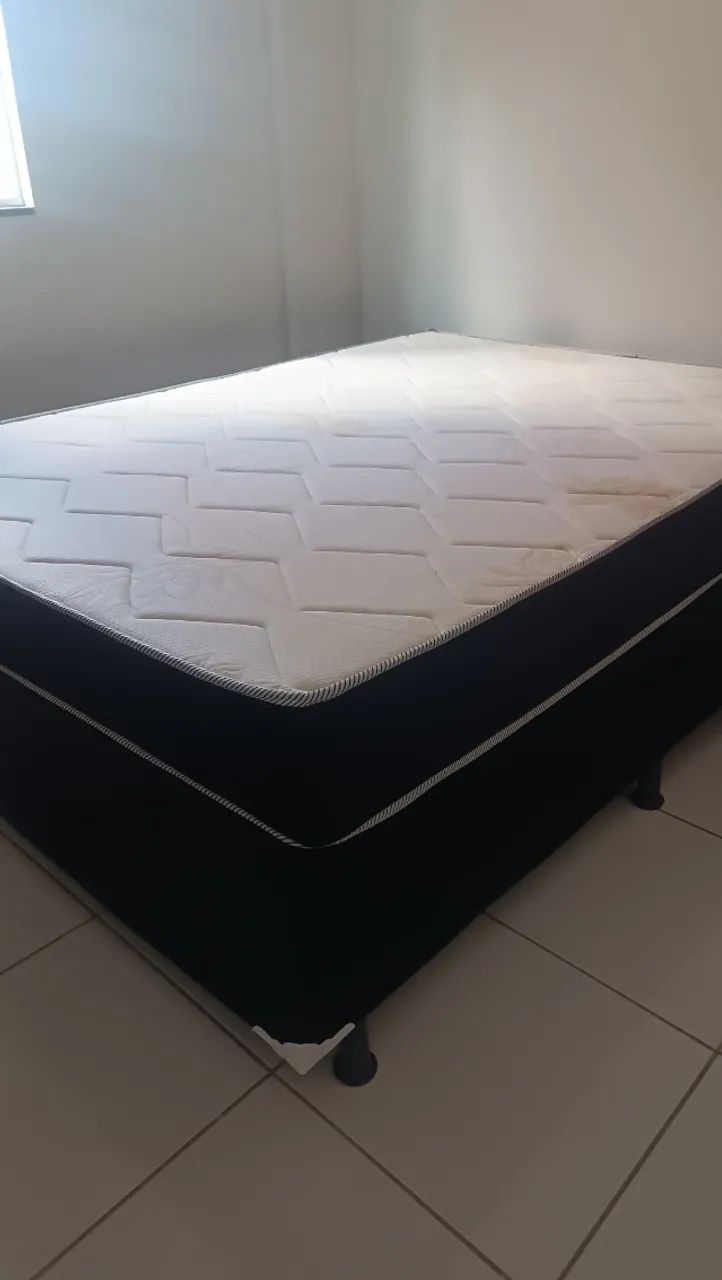 Cama, nicho, cabideiro e móvel 