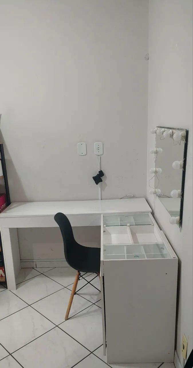 Escrivaninha com penteadeira 