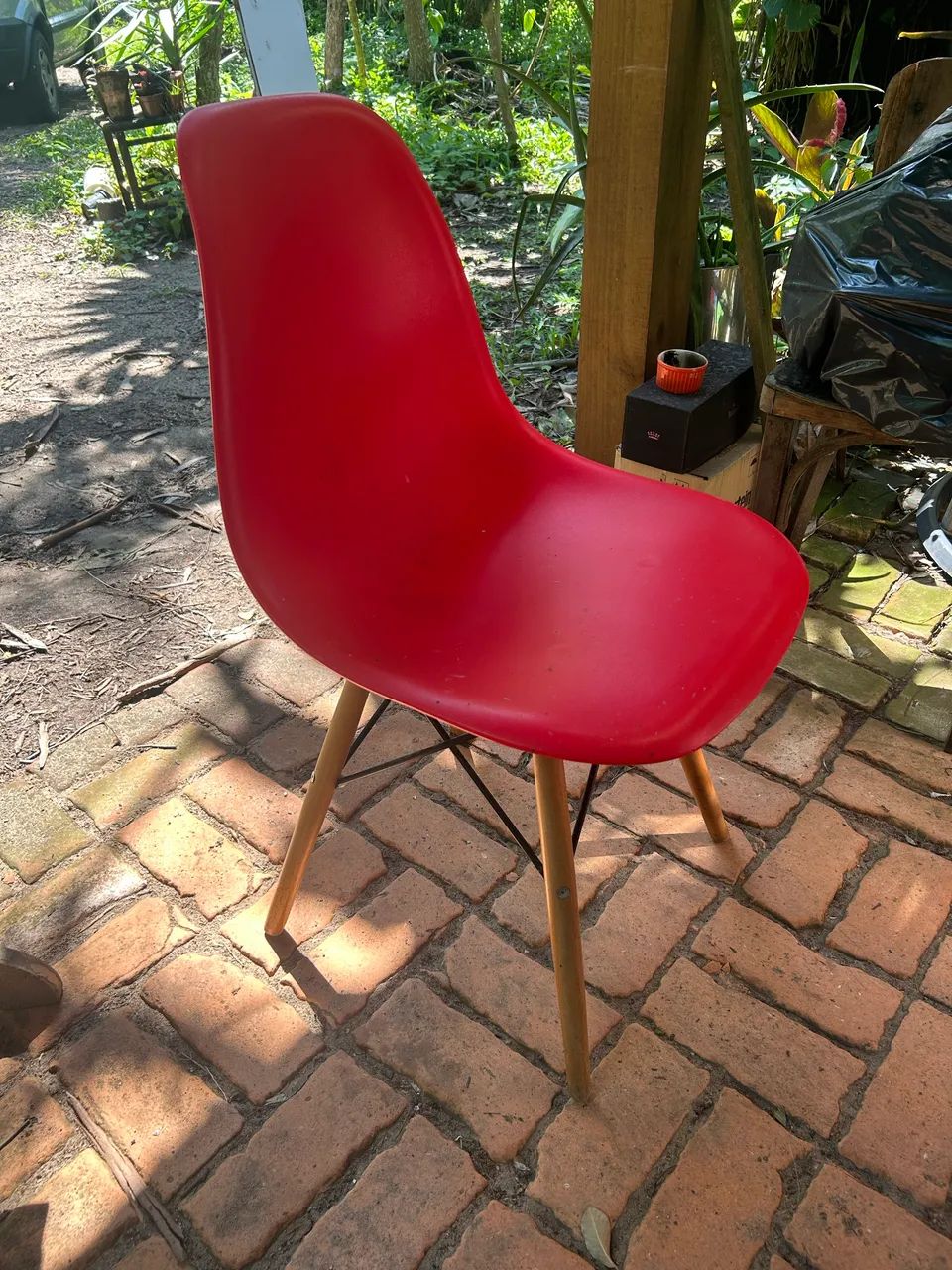 troco ou vendo cadeiras eiffel eames coloridas - Foto 3