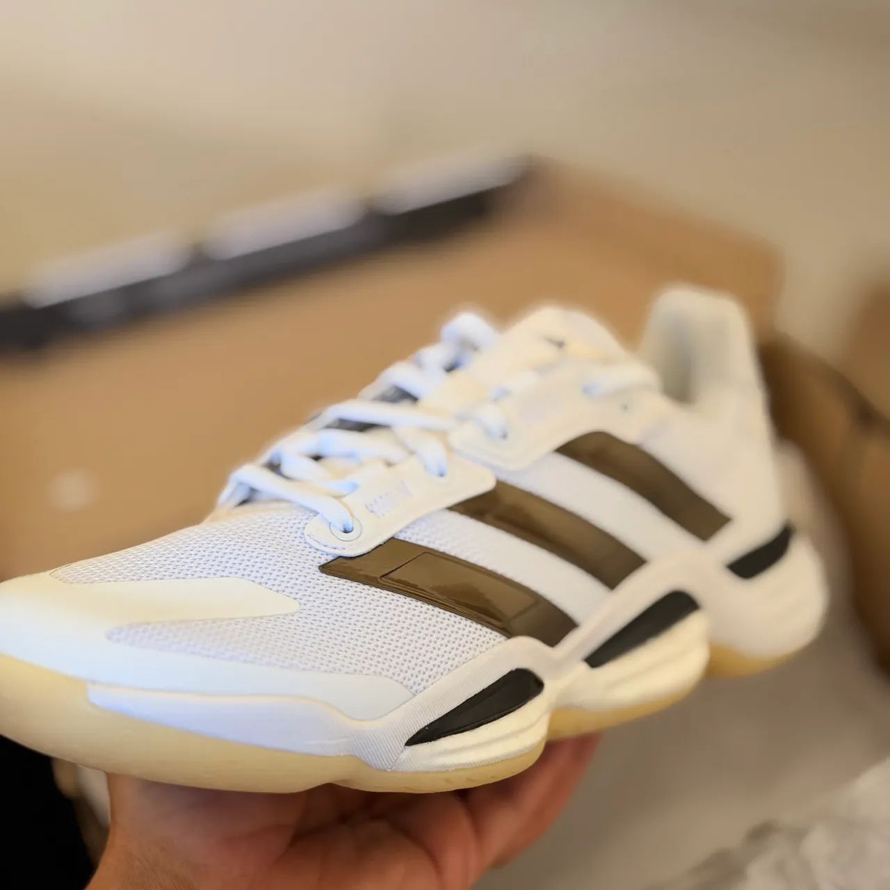 TÊNIS ADIDAS STABIL 16
