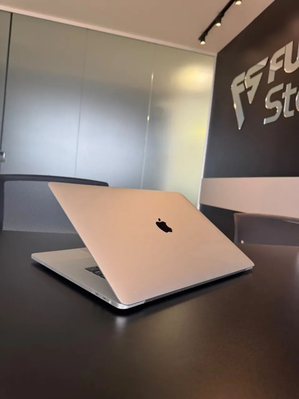 Macbook Pro 2016 i7 16GB 512GB 15''pol Silver - Notebooks - Catolé