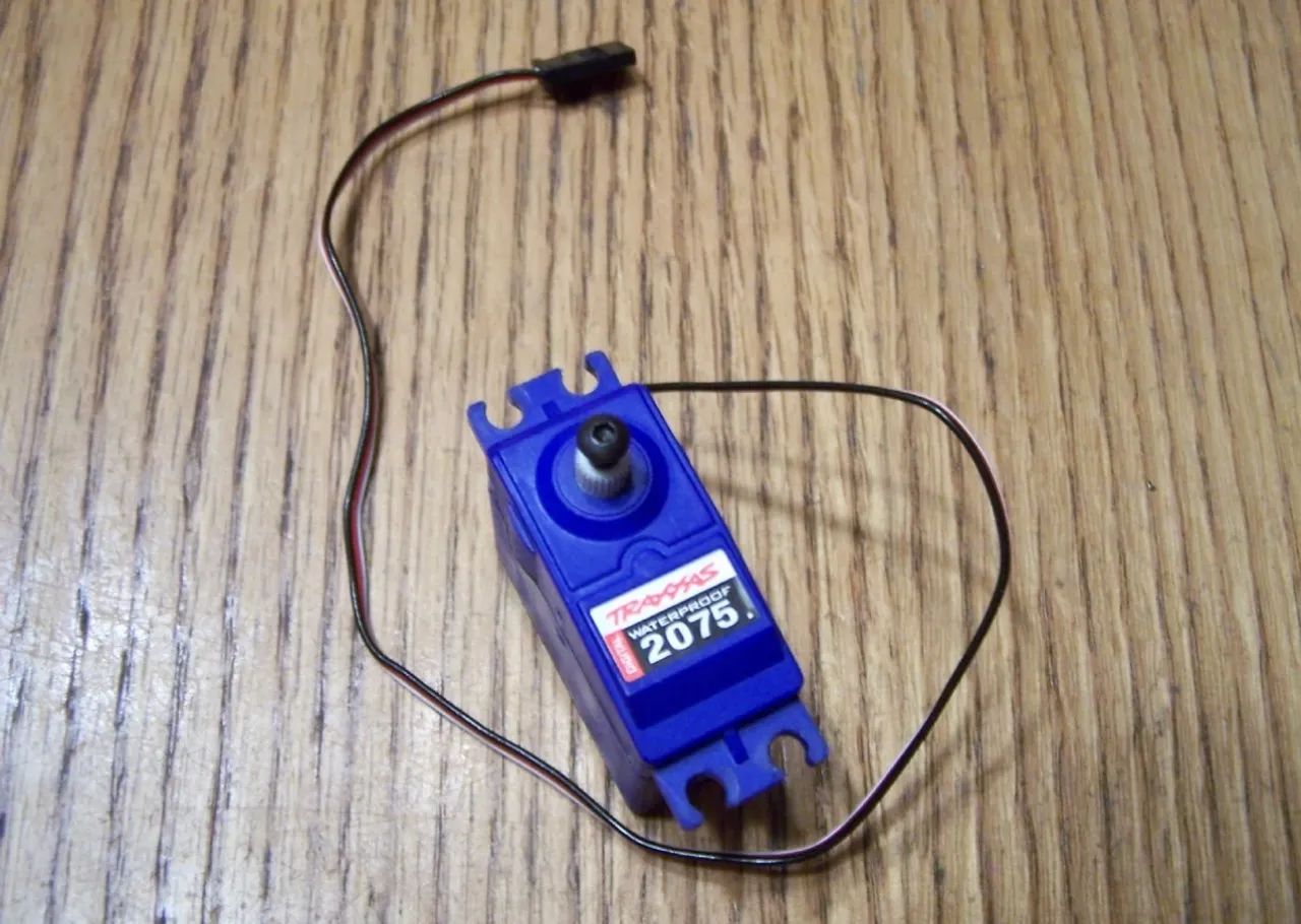 Traxxas servo novíssimo 