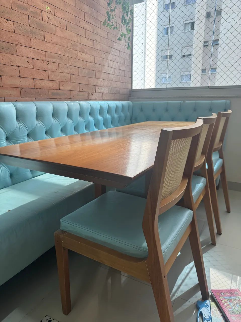 Canto Alemão com mesa e cadeiras 