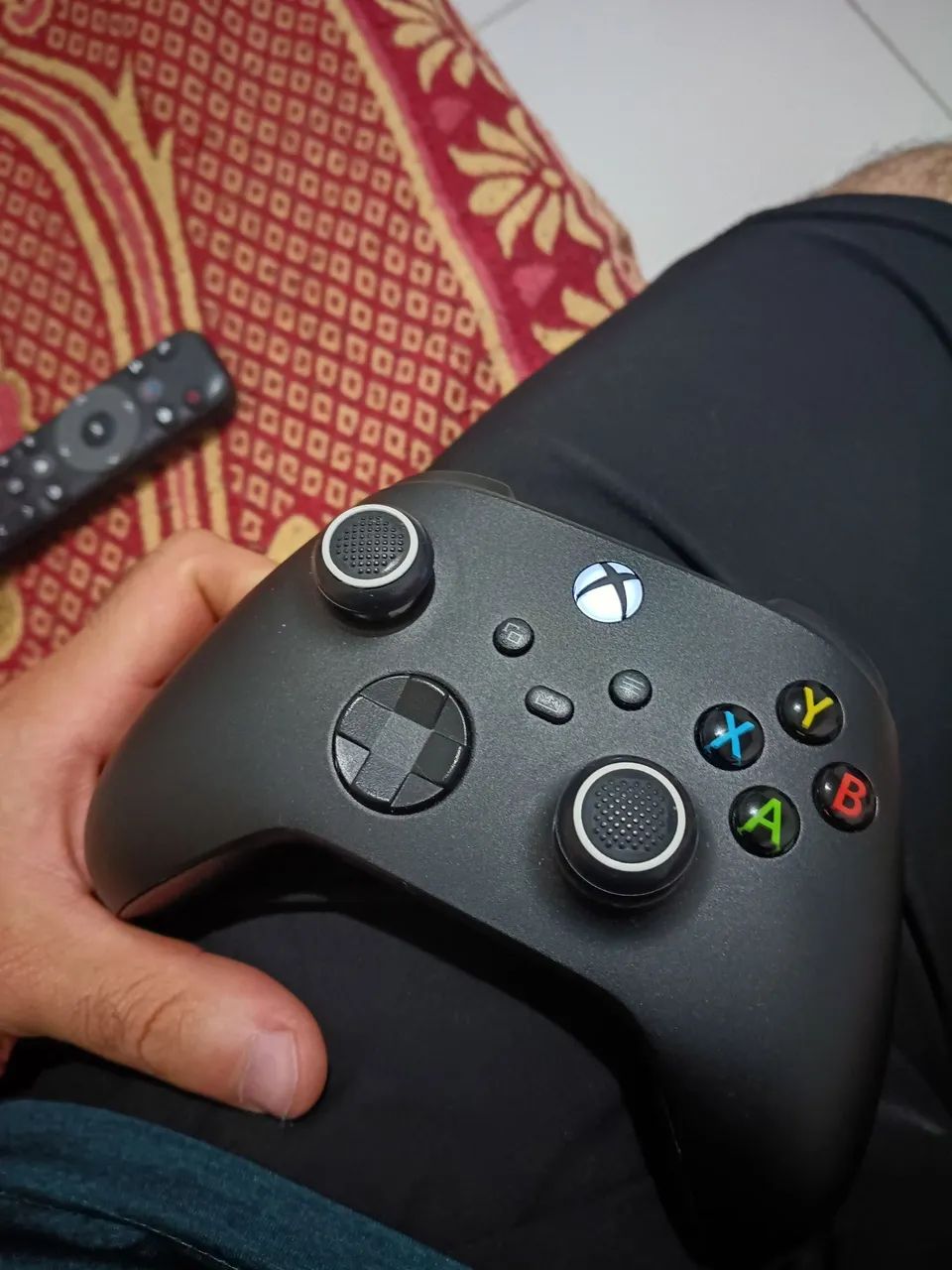 Xbox one X bem conservado com SSD sata 1 tera - Foto 2