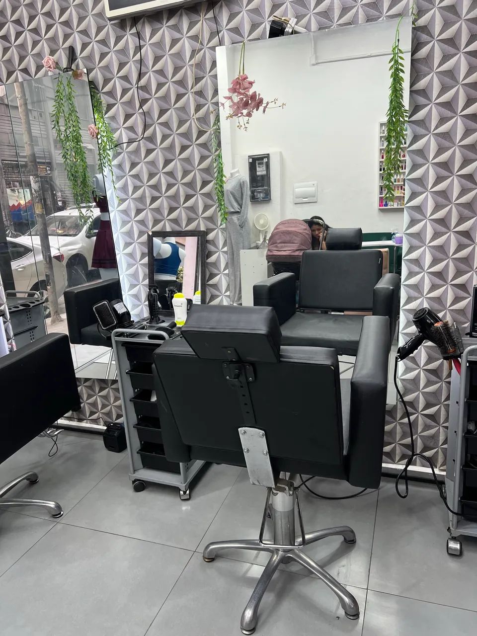 Vende-se cadeiras profissionais de salão de beleza  - Foto 3