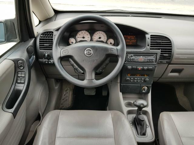 GM Zafira Elite 2005 Automática 2.0 8v Couro Airbag ABS Piloto Automático - Foto 13