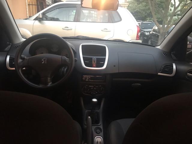 Peugeot 207 ano 2013 - Foto 9