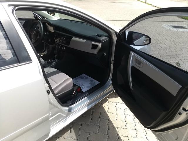 Toyota Corolla Gli 1.8 ano 2015 extra - Foto 9