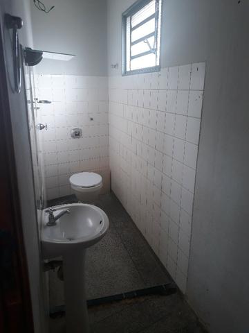 Parque Estoril - 1 dormitorio com armario embutido, sala, cozinha e banheiro - Foto 2