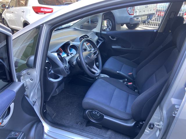 Honda Fit 2014 Lx 1.4 Automático Flex Pneus novos - Foto 11