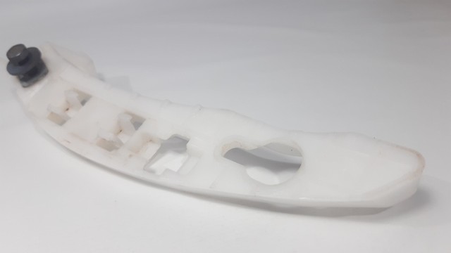 Guia Do Para-choque Traseiro Esquerdo Peugeot 208 2015 - Foto 2