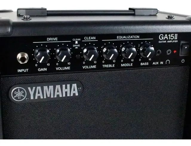Amplificador Yamaha GA Series GA-15 para guitarra de 15W cor preto - Foto 2