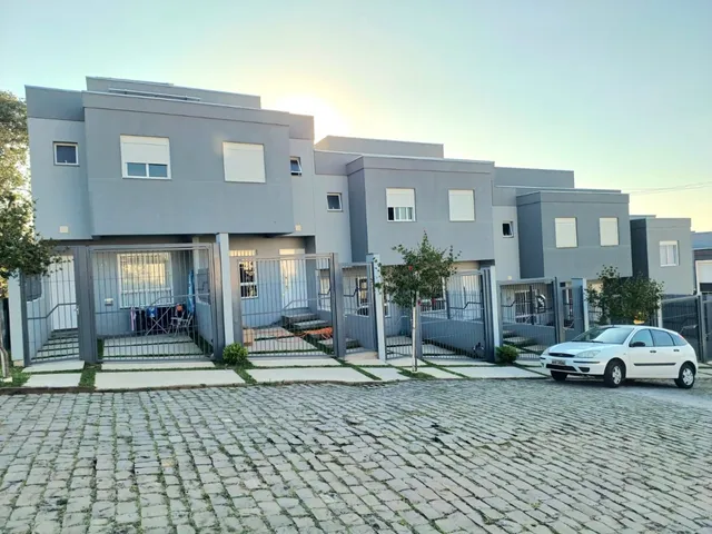 Venda de sobrado novo em Caxias do Sul, bairro Nossa Senhora da Saúde