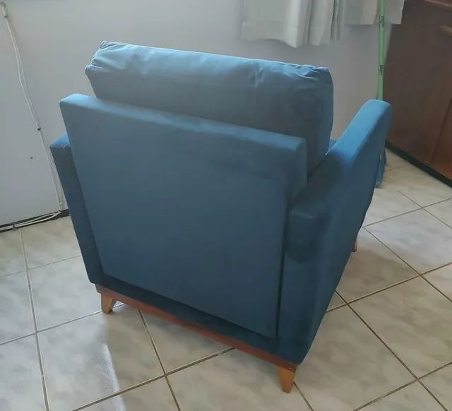Desapego linda poltrona cor exclusiva pouquíssimo uso - Foto 2