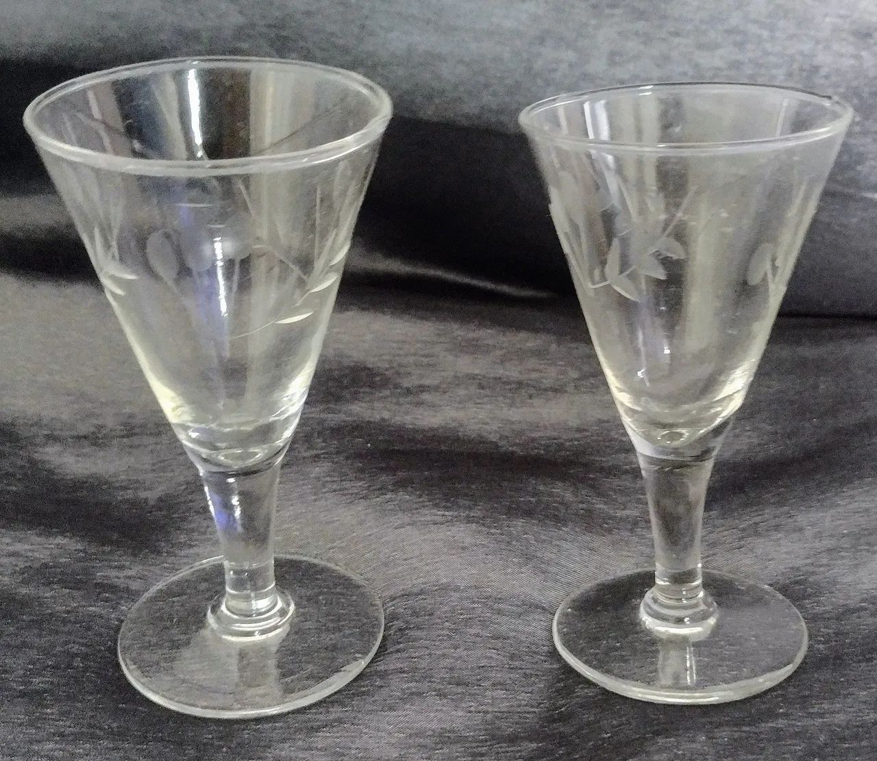Lote com 6 taças de vidro antigas vintage, relíquia familiar  - Foto 2