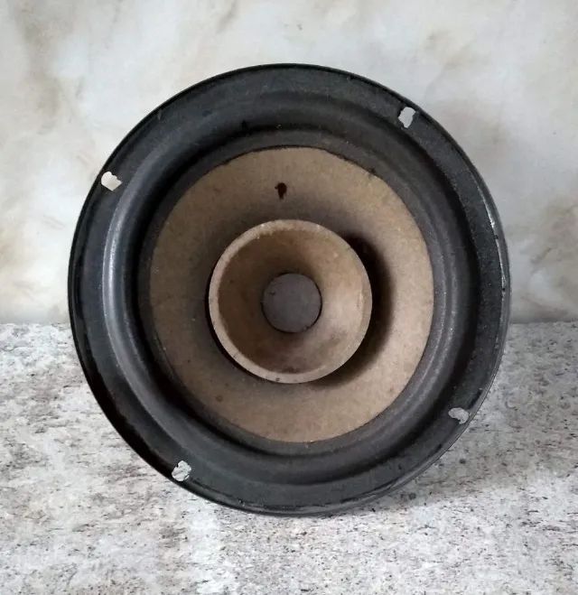 1 Alto falante 6 4 OHMS