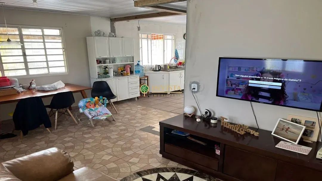 À venda em Coqueiros! 700m², 3 quartos e área externa com churrasqueira - Foto 4