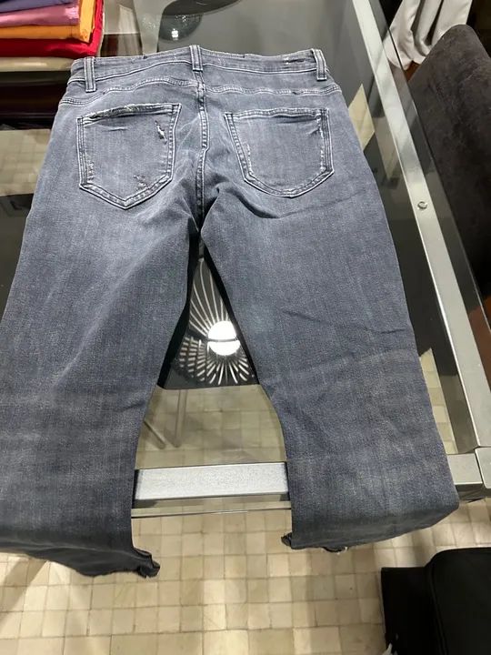 Calça Jeans Zara masculina slim feet com rasgos- Cinza - Tamanho 38 - Foto 2