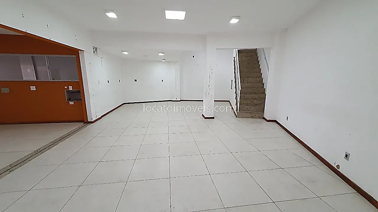 Lojão com Escritório e duas vagas com 194 m2 - Santa Catarina - Foto 6