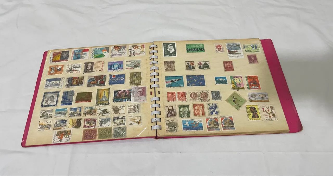 Álbum de selos postais antigos - coleção de diferentes países - Foto 3