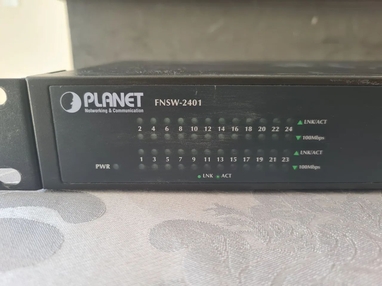 Switch PLANET FNSW-2401 24 Portas 10/100Mbps
