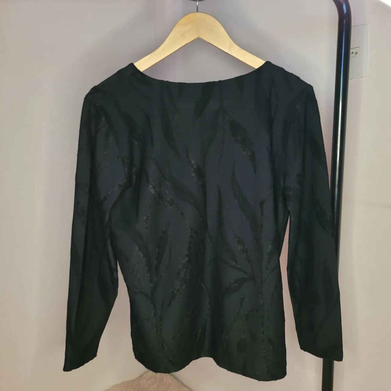 Blusa feminina preta - Tamanho 40/M - Foto 2