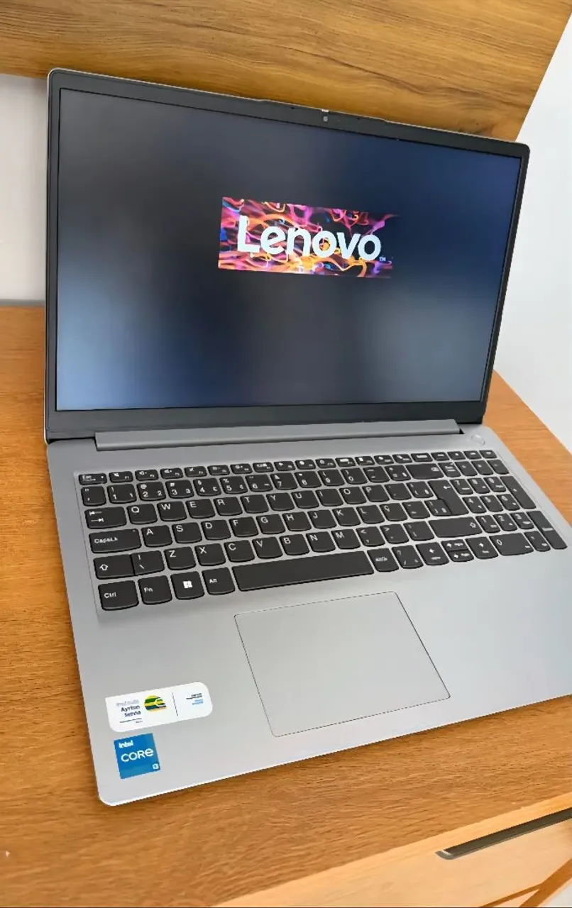 Notebook lenovo na caixa com nota fiscal- i3 12ª- 12Gb ram- nvme 256GB
