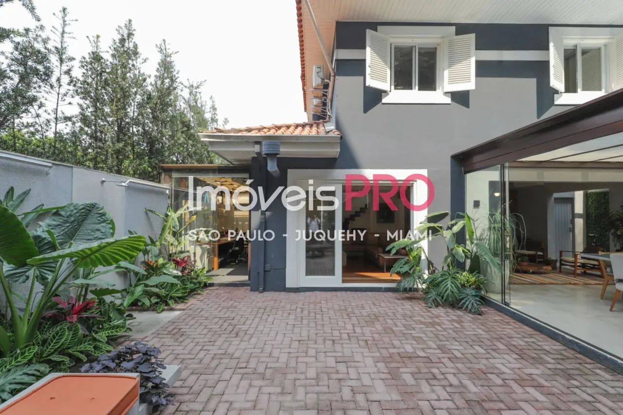 Linda casa de condomínio na Cidade Jardim !
