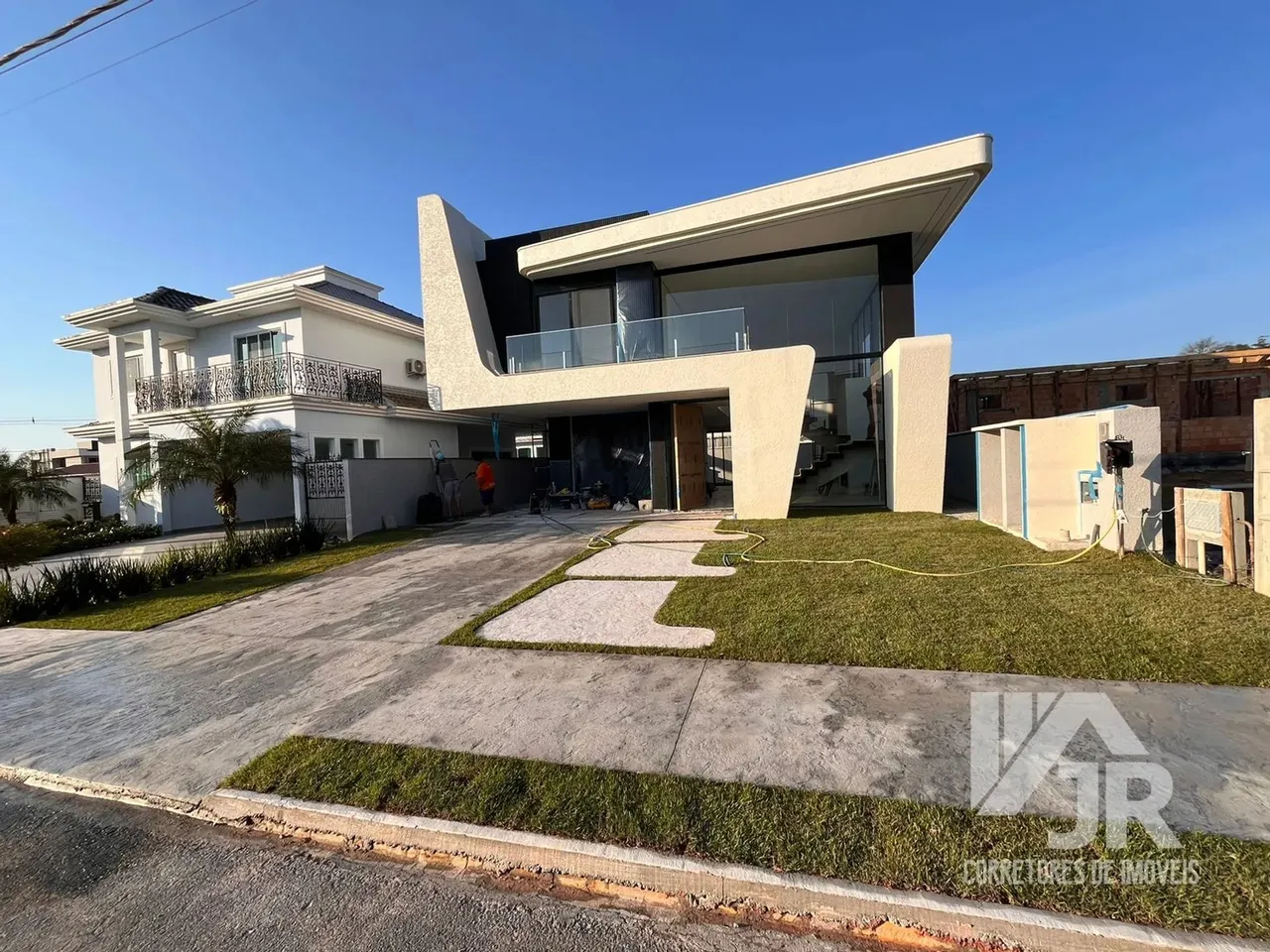 Casa a venda no condominio Caledonia com 4 suítes e alto padrão