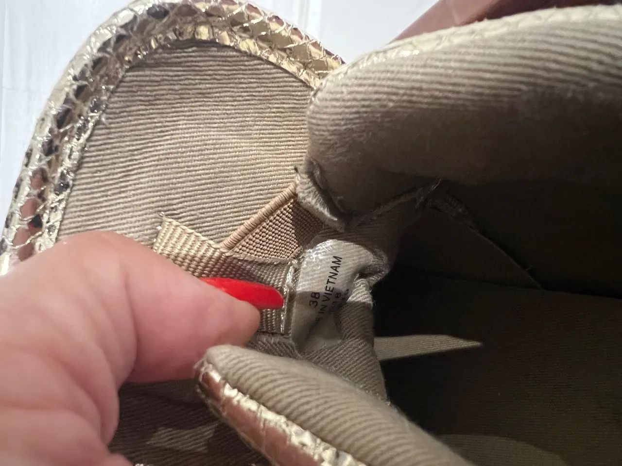 Tênis lindíssimo da Guess comprado na Europa  - Foto 2