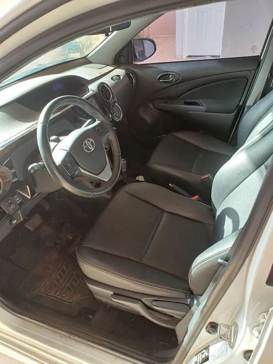 Etios 17/18 1.5 XlS  Hatch - Foto 3