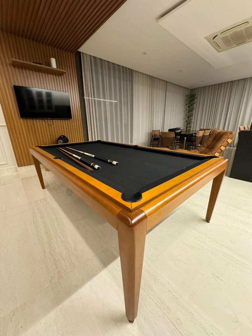 Mesa de bilhar em madeira maciça