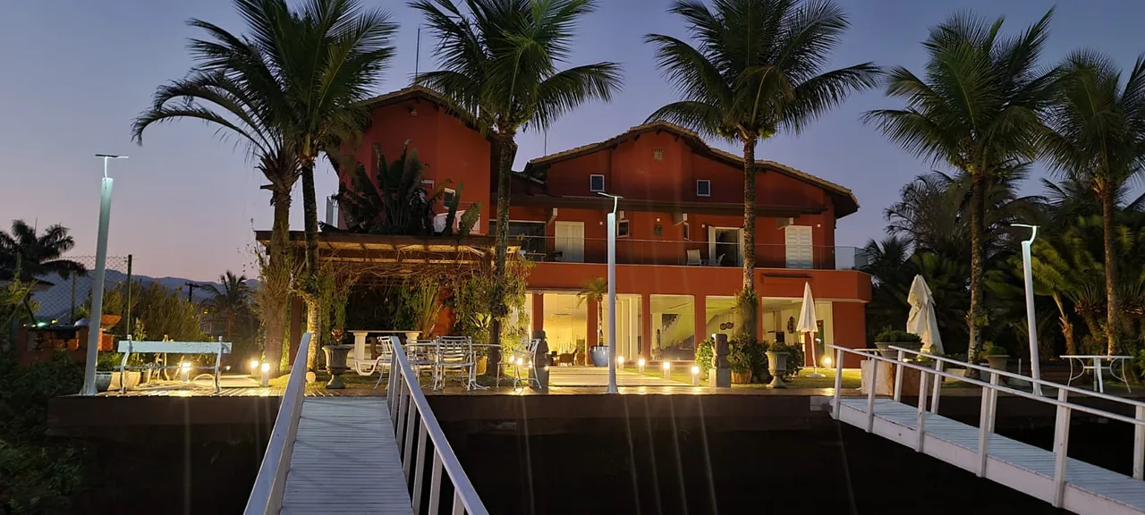 Casa de condomínio para venda de 1.265m² na Marina do Guarujá/SP.